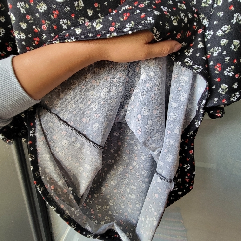 Faith and Joy Retro Style Blouse Size Medium Flare Sleeves Black/Flowers Leaves - Picture 7 of 11